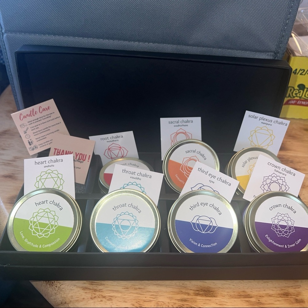 Chakra essential oil candle w stones